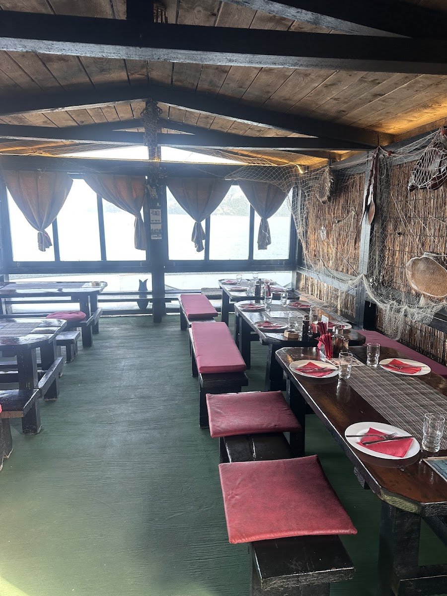 Lesendro Fish Restaurant (Local Cuisine)